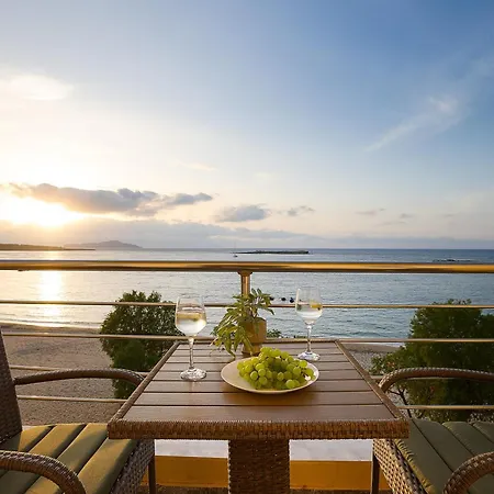 Neachora Beachfront Apartahotel 3*