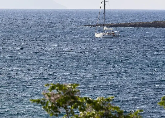 Neachora Beachfront Lejlighedshotel 3*