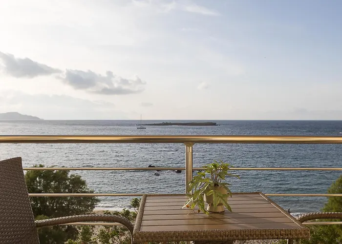 Lejlighedshotel Neachora Beachfront 3*