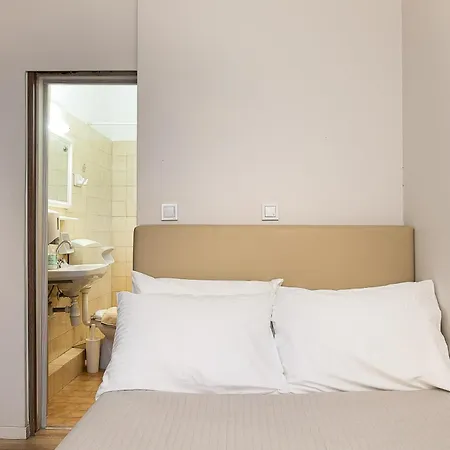Aparthotel Neachora Beachfront