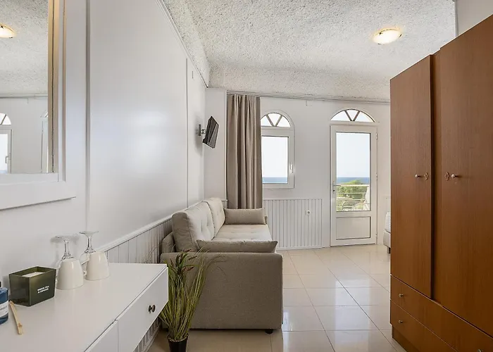 Neachora Beachfront מלון דירות 3*