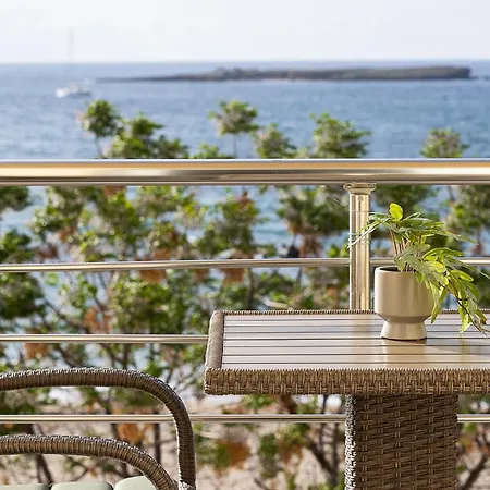 Neachora Beachfront Apartmanhotel