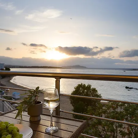 Ξενοδοχείο με διαμερίσματα Neachora Beachfront