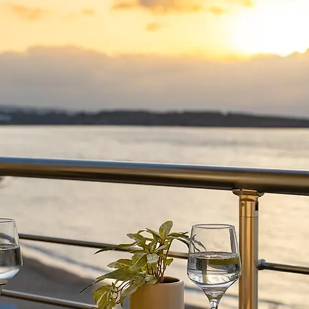 شقة فندقية Neachora Beachfront 3*