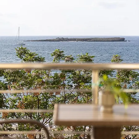 Neachora Beachfront
