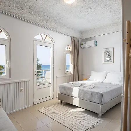 Ξενοδοχείο με διαμερίσματα Neachora Beachfront *