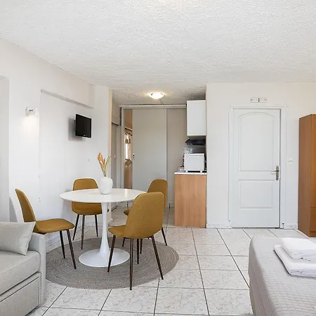 Neachora Beachfront Apartmanhotel