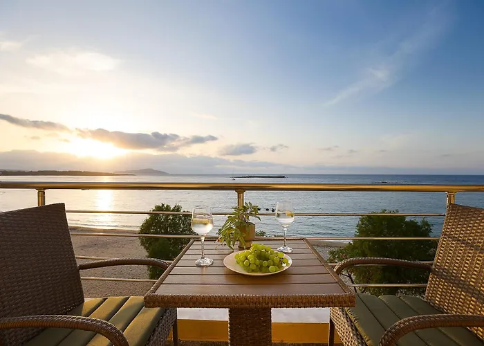 Neachora Beachfront Aparthotel 3*