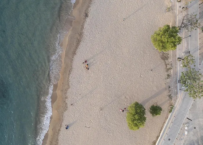 Aparthotel Neachora Beachfront