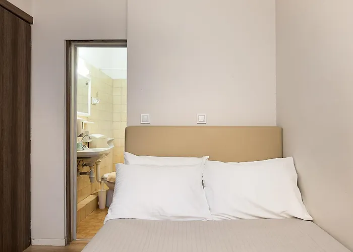 Aparthotel Neachora Beachfront