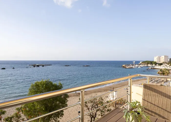 Neachora Beachfront Aparthotel La Canea
