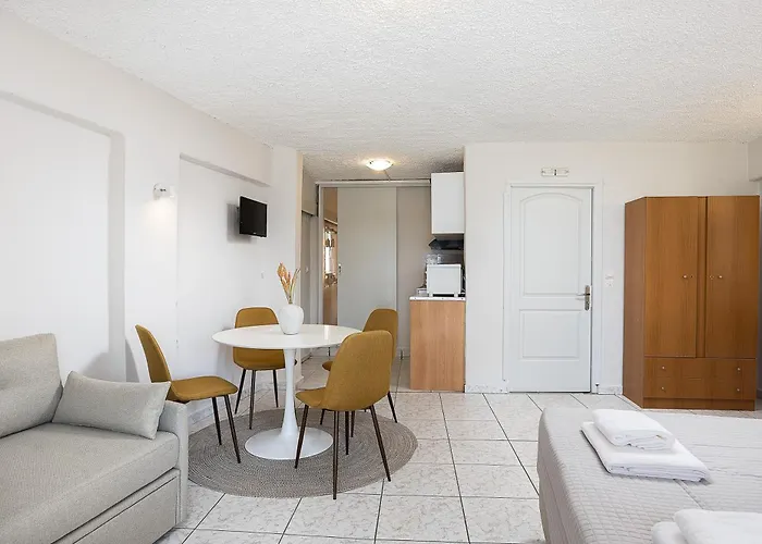 Neachora Beachfront Aparthotel